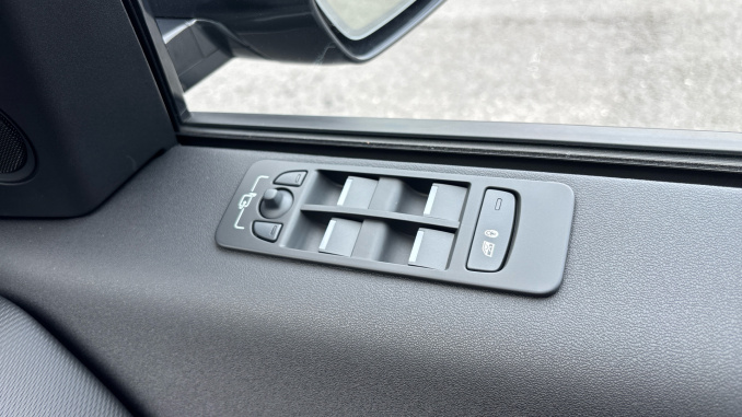 Land Rover Discovery Sport 2.0 D200 Landmark 5dr Auto [5 Seat] Diesel Station Wagon - Image 39